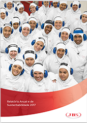 Capa PDF Relatório Anual de Sustentabilidade com Equipe Inteira com mais de 10 pessoas da JBS com EPI e uniformes brancos