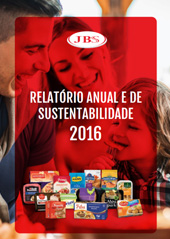 Capa PDF Relatório Anual de Sustentabilidade 2016 com Pai Mãe e Filha e algumas embalagens de produtos JBS